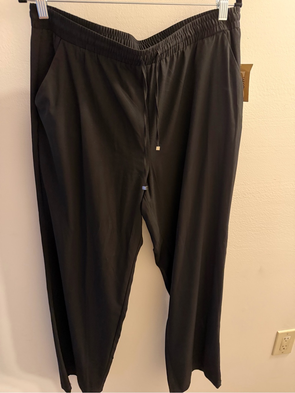Valerie Stevens Black Relaxed Drawstring Joggers